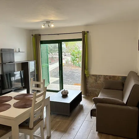 Luca's House - 8 Minutes From The Airport Apartment