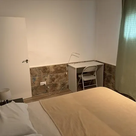 Luca's House - 8 Minutes From The Airport Apartment