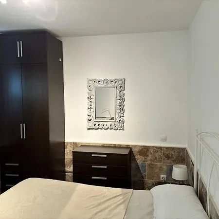 Luca's House - 8 Minutes From The Airport *