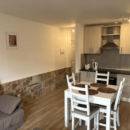 Luca's House - 8 Minutes From The Airport