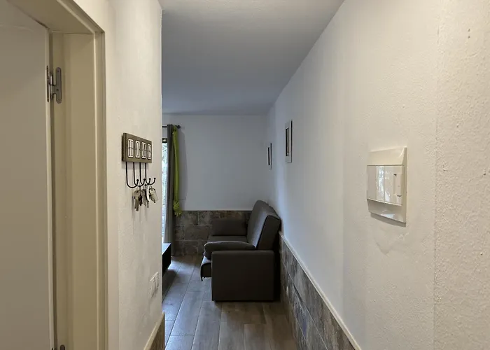 Casa Luca - 8 Minutes From The Airport Apartment *