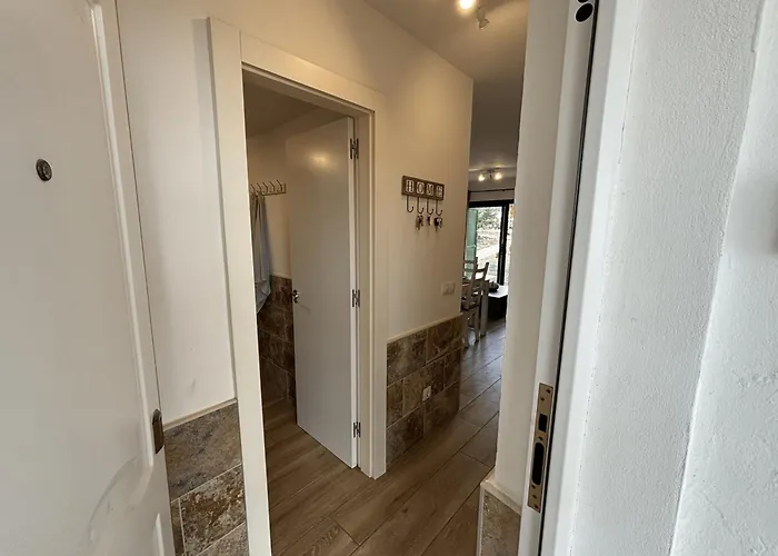 Casa Luca - 8 Minutes From The Airport Apartment *